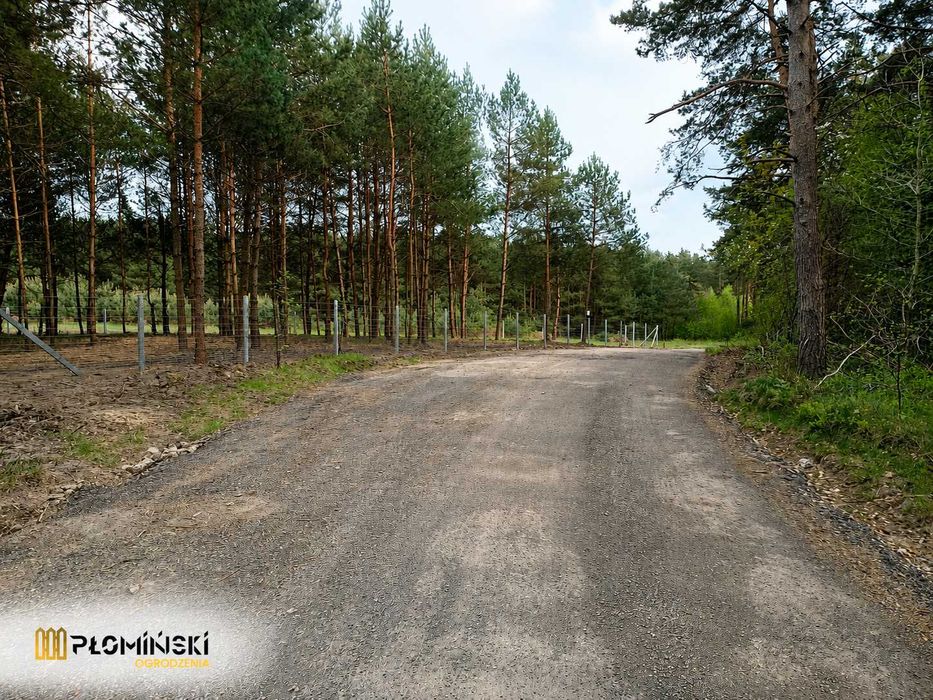 Ogrodzenie z siatki i słupka betonowego montaż transport