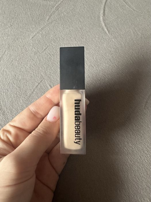 Korektor huda beauty cotton candy korektor cotton candy huda beauty