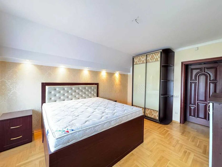 Продається великий будинок з ремонтом і сауною, в Драгомирчанах.