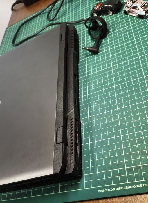 Portátil MSI Crosshair A16 HX RTX 5070 Ryzen 9 64gb ram