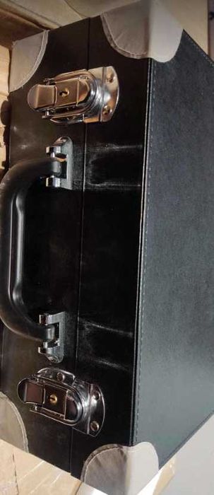 Kuferek na kosmetyki do makijażu z lusterkiem