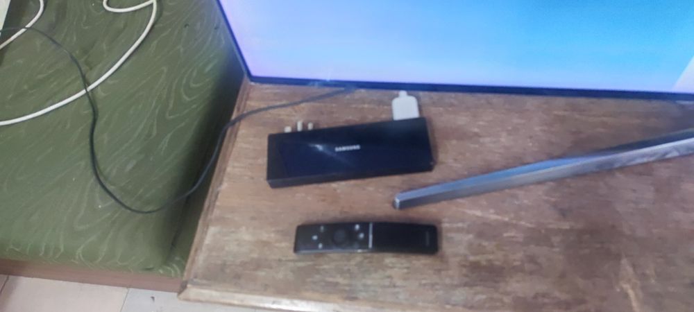 TV Samsung 4K UE55MU8002T uszkodzony.