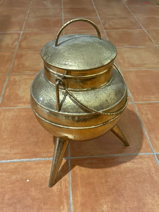 Panela dourada latão