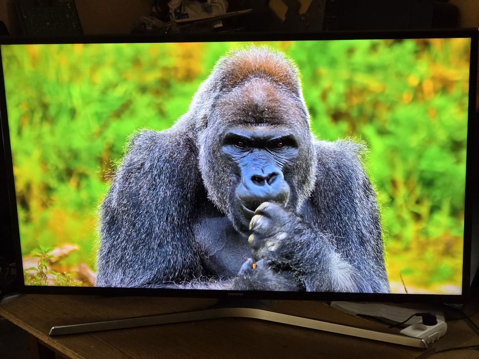 Продам телевізор 40" Samsung UE40MU6120W (4K, Smart TV)