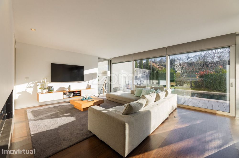 Moradia T4 com piscina em Tenões, Braga