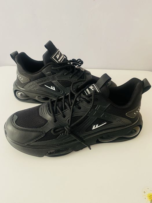 Кросівки взуття чоловіче 43 р