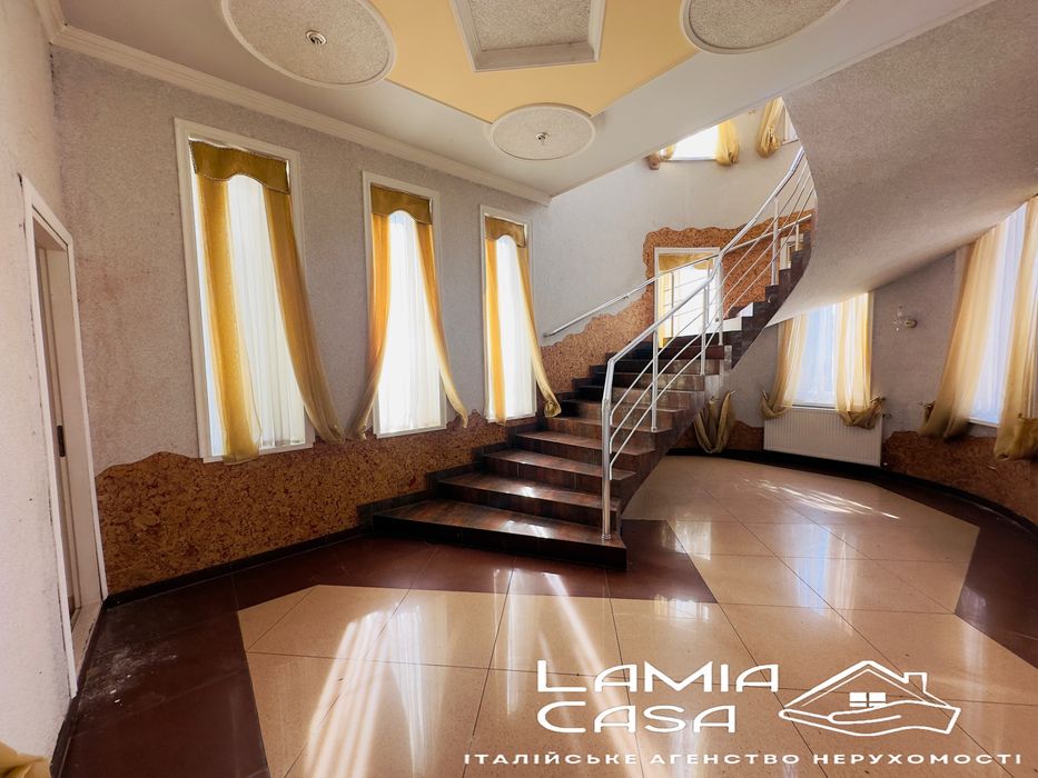 Продаж великого комплексу біля Чернівців