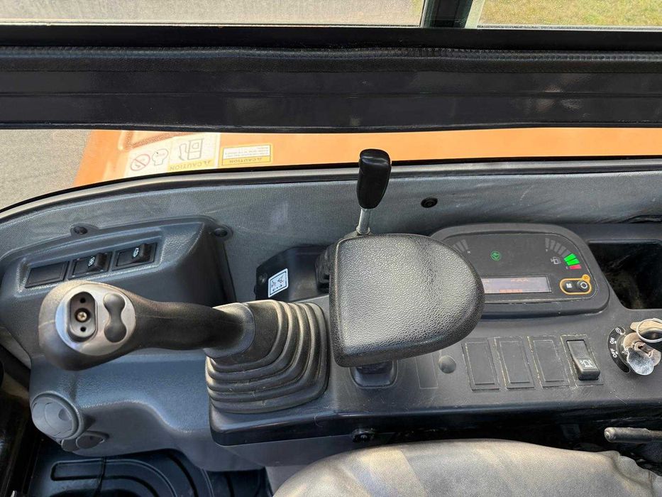 Escavadora Case CX26C