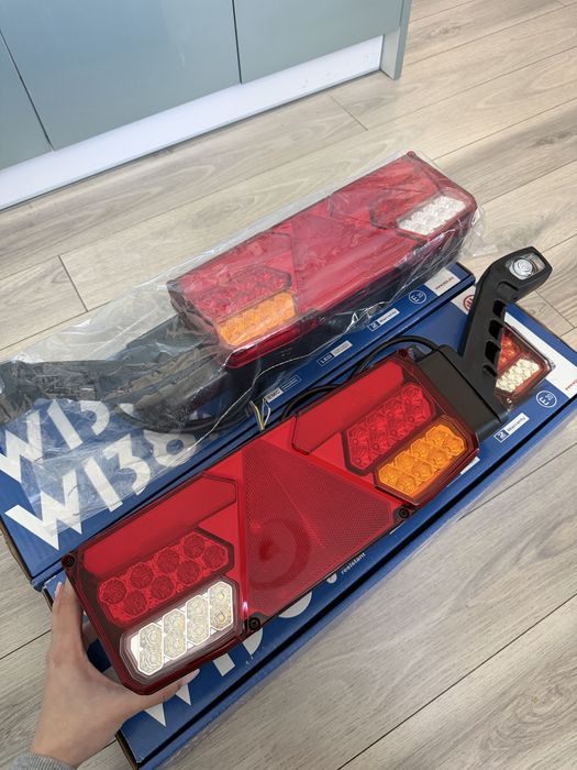 Багатофункціональні задні ліхтарі