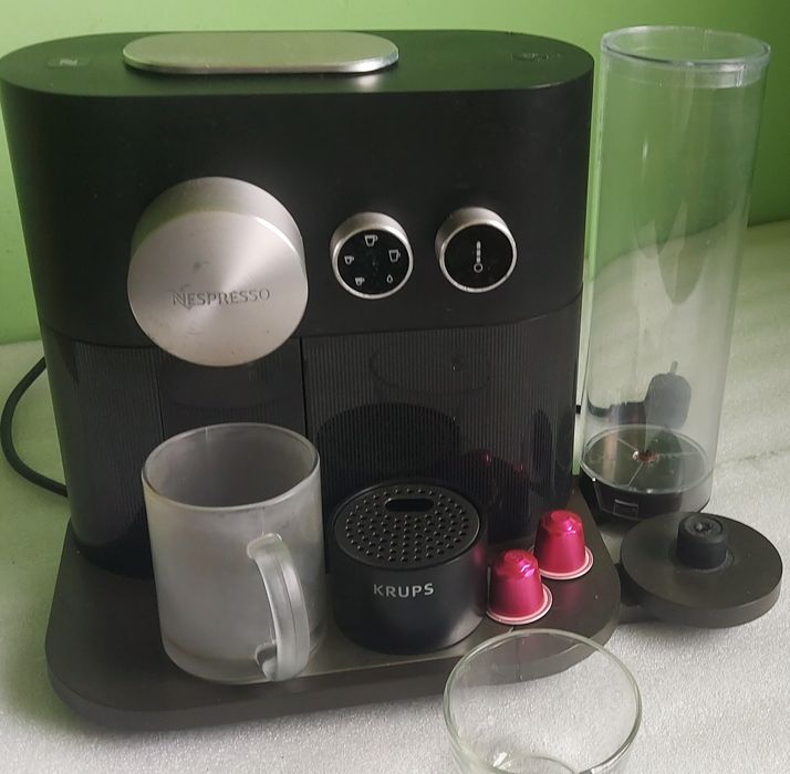 Капсульная кофемашина De'Longhi Nespresso и