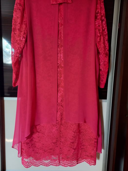 Sukienka elegancka w malinowym kolorze