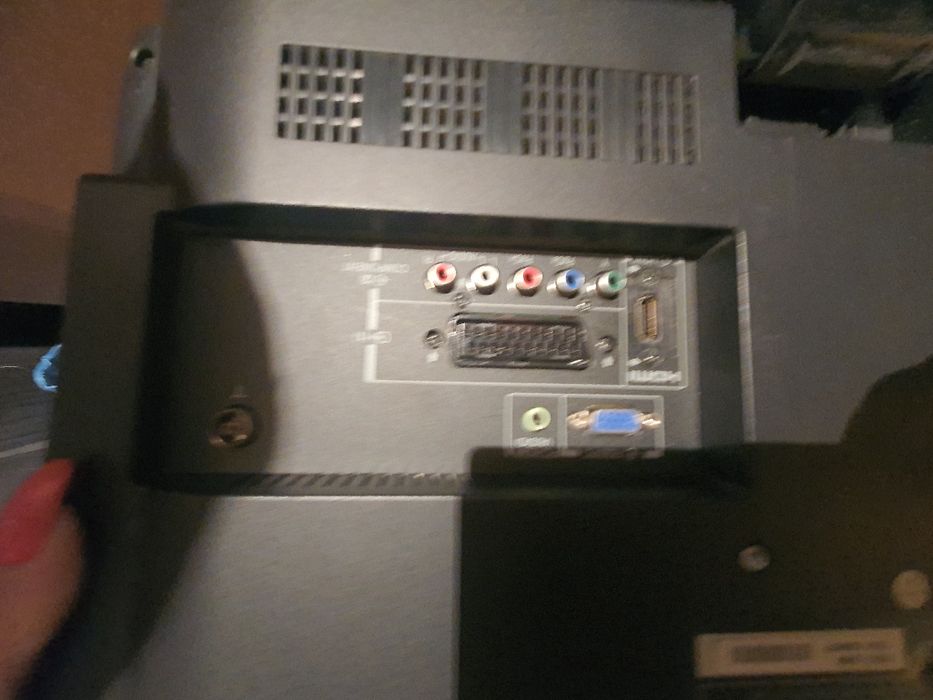 Tv mały z pilotem I kablem