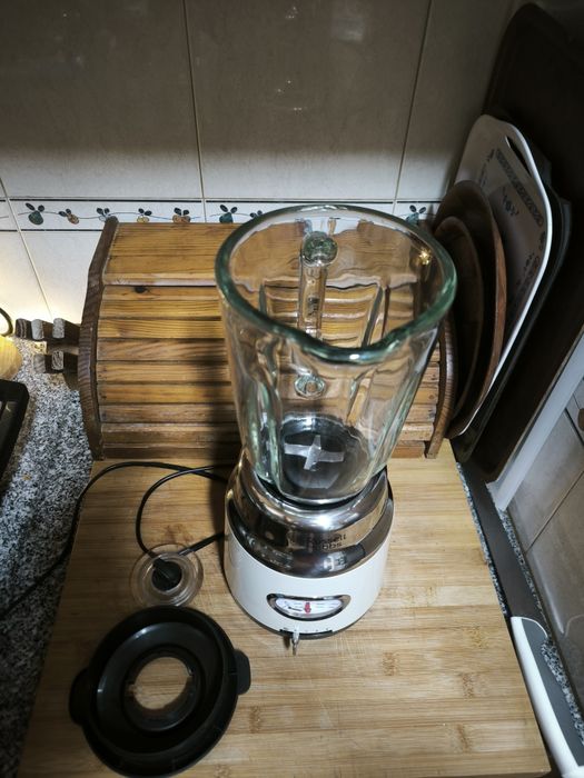 Liquidificadora Russell Hobbs Retro 800W (25192-56) – Como Nova