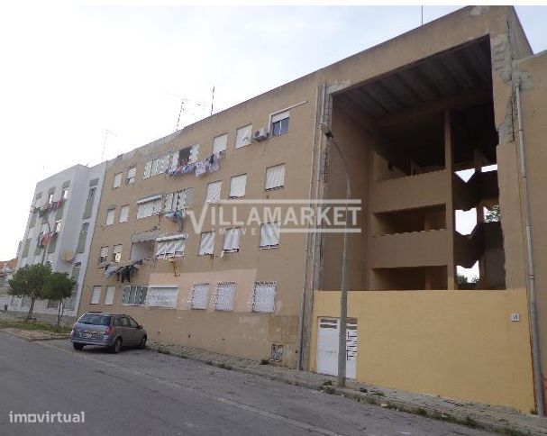 Apartamento T3 da banca situado na Rua do Moinho, no Bairro da Bela Vi — São Sebastião, Setúbal