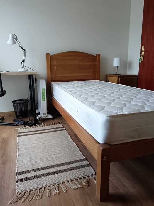 Quartos individuais em apartamento renovado | Zona calma e bem servida