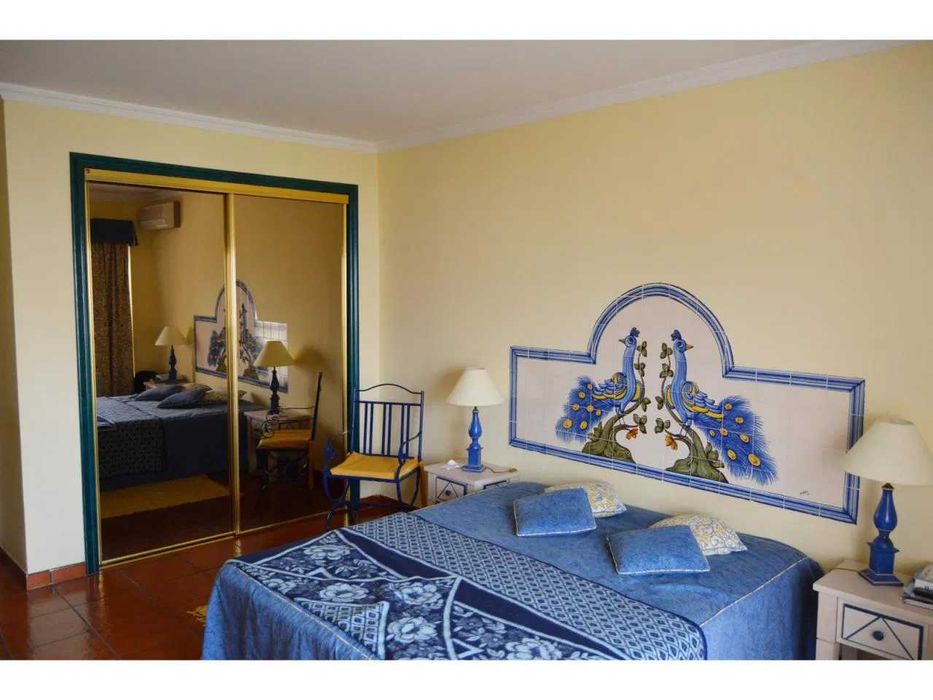 T3 c/AC em condomínio com piscina