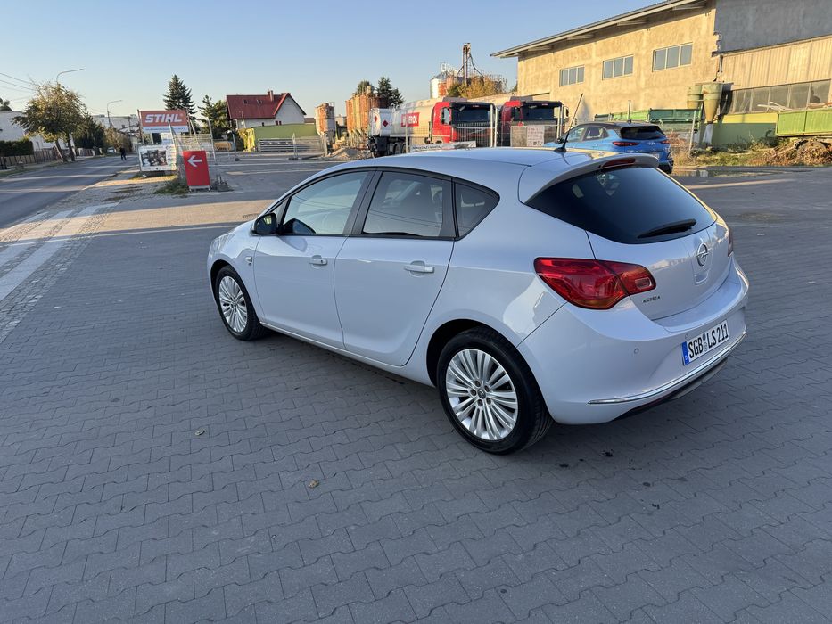 Opel Astra J  LIFT! 1.4 turbo Klima Alu PDC ! Serwis! 171 TKM!