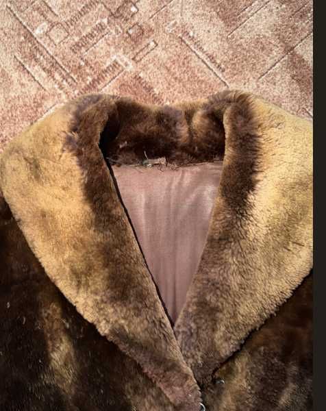 Eleganckie futro damskie z epoki PRL – norka lub nutria