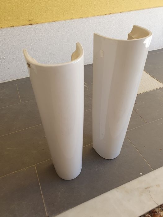 2 pés de lavatório branco, novos.