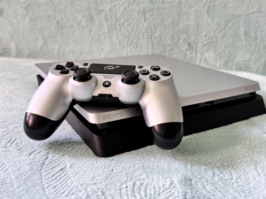 PlayStation 4 Slim 1TB Gran Turismo Limited Edition — як нова