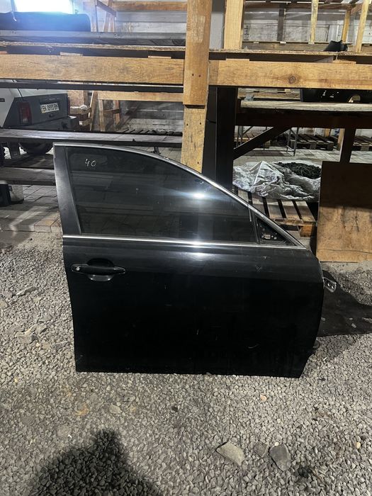 Дверка  передня задня Toyota Camry 40