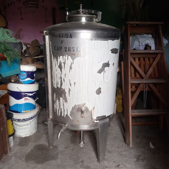 3 Cubas em inox para vinho
