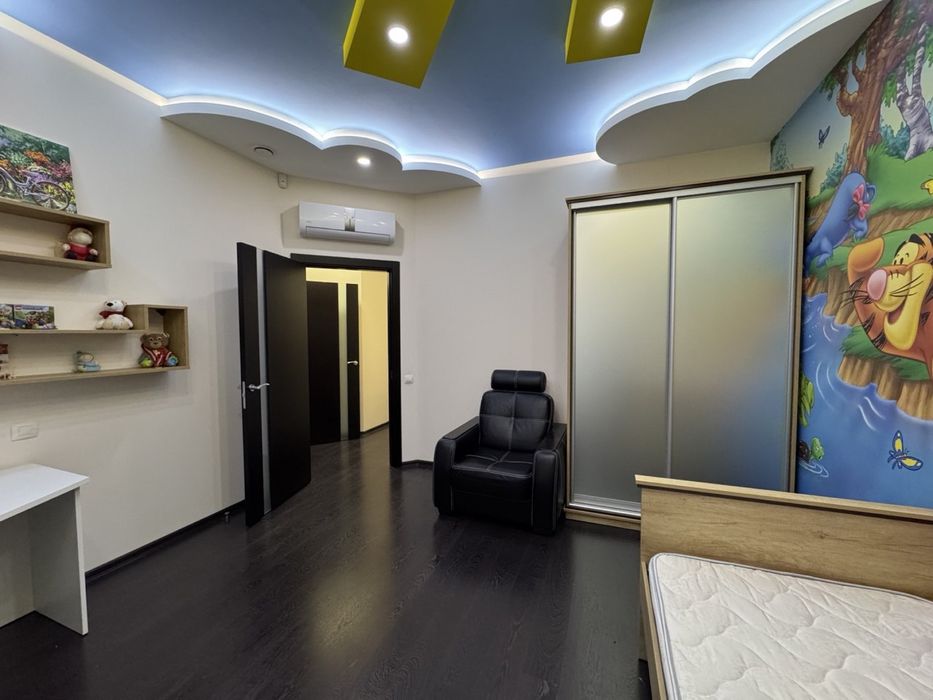 Продам 5 кімнатну квартиру. Лівий берег. Ремонт. Меблі. Техніка