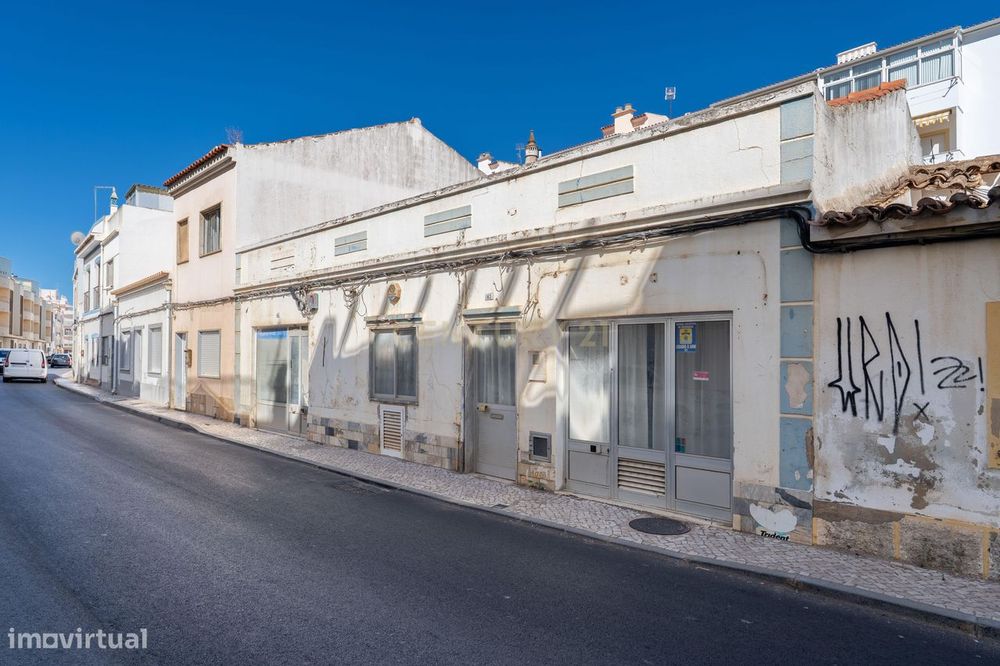 Moradia com elevado potencial em Armação de Pêra