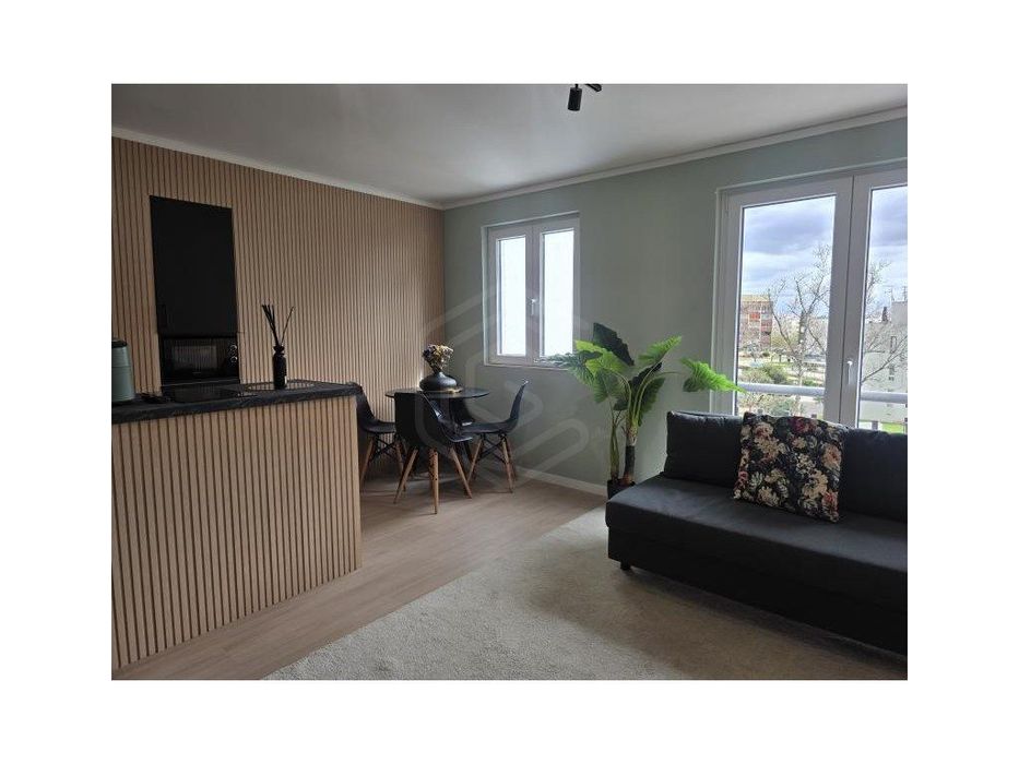 Apartamento T0+2 renovado, com piscina junto à Marina de Vilamoura,... — Quarteira, Faro