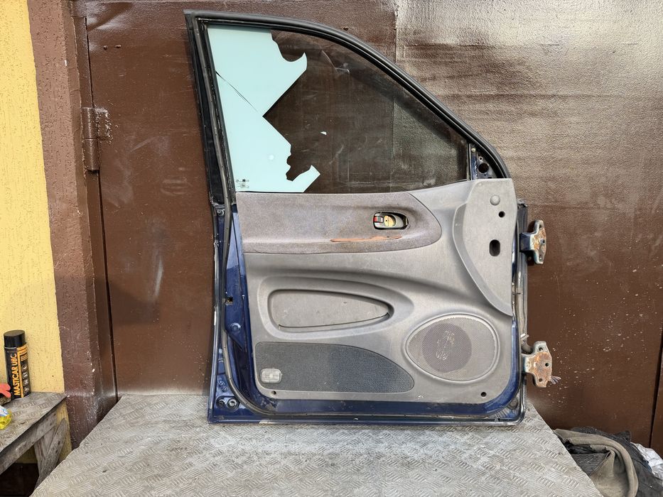 Дверь водителя  карнивал kia carnival 98год