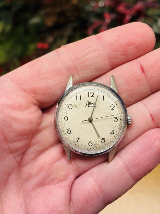 Zegarek Błonie 16 kamieni
