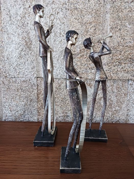 Figuras musicais em resina e metal