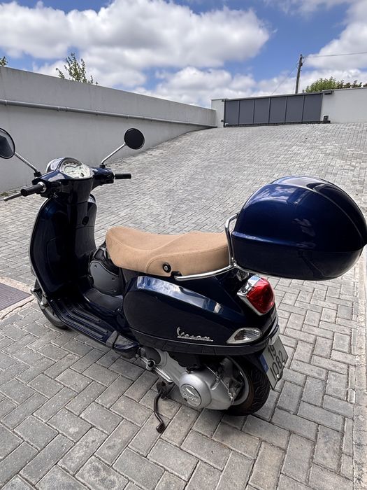 Vespa lx 125.
