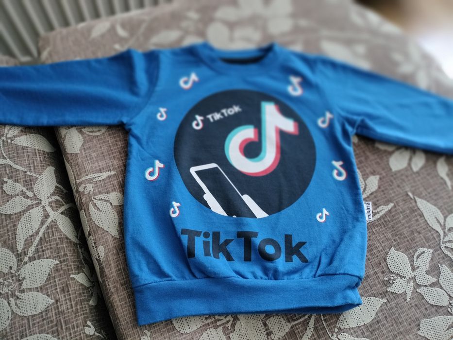 Bluzka chłopięca z nadrukiem TikTok