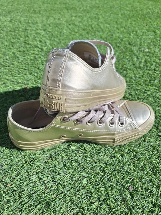 Tenis AllStar dourados