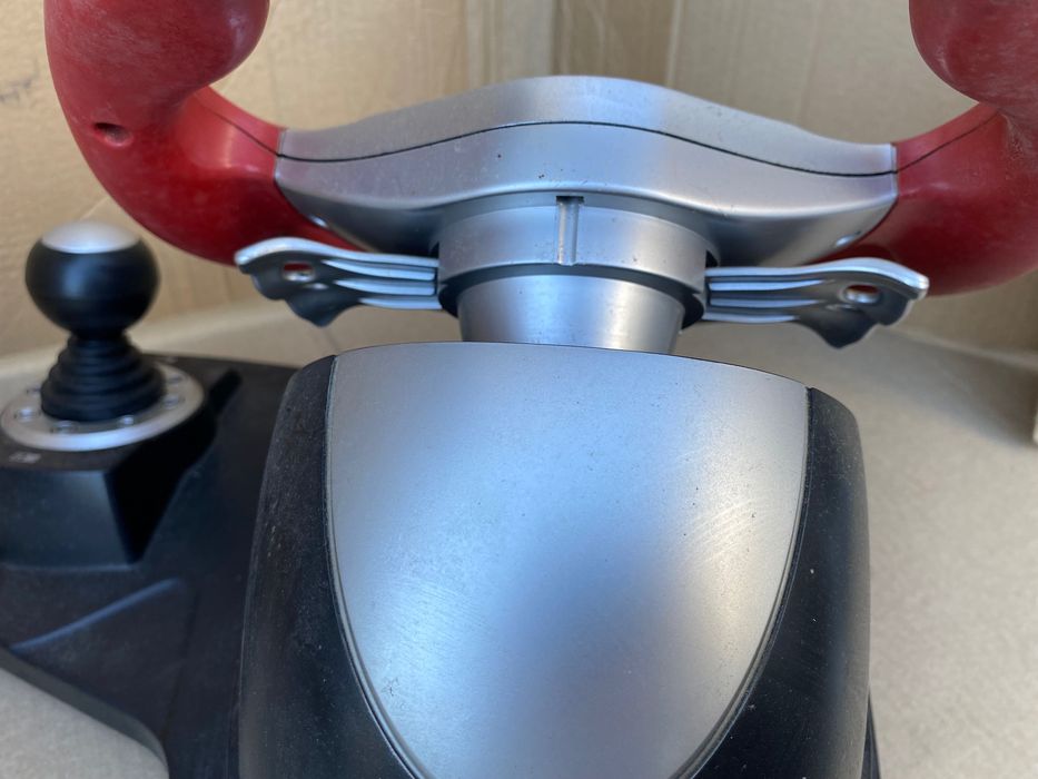 volante e pedais da Logic3 para pc e ps2