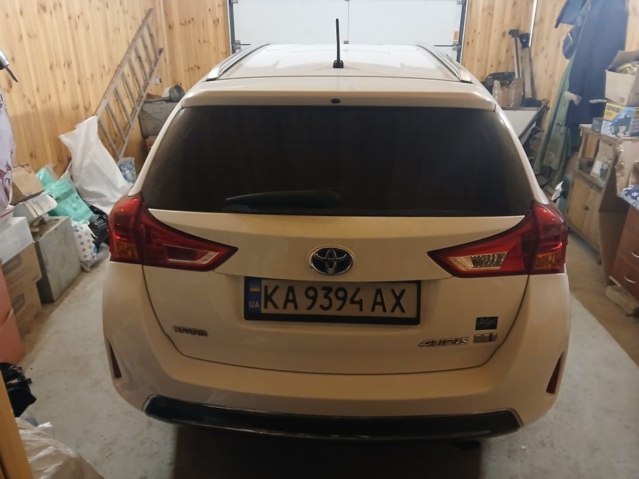 Toyota Auris Touring Sport hybrid, 2014 1,8, універсал