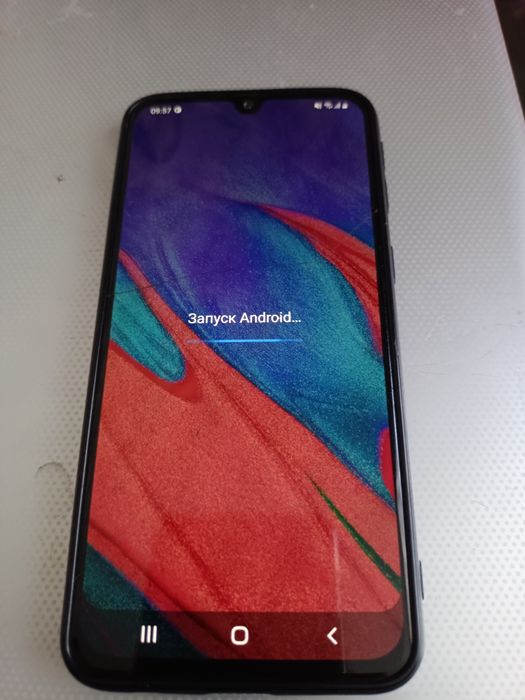 Продам Samsung A40 в гарному стані.