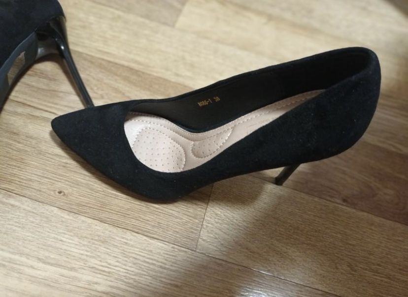 Замшеві чорні туфлі