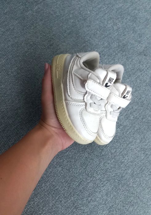 Дитячі кросівки білі