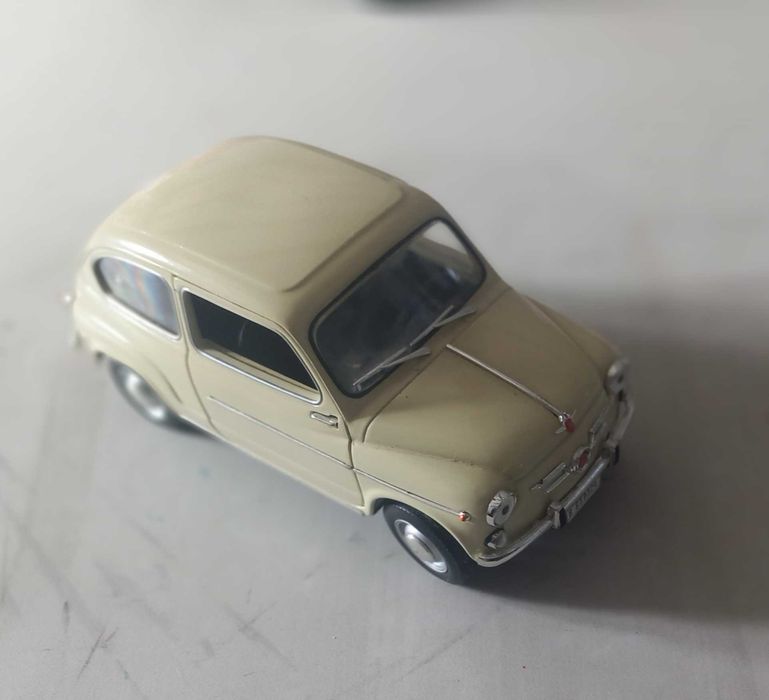 Miniatura escala 1.18  da solido como novo