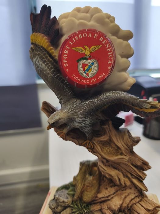 Vendo estatueta em pedra (águia Benfica)(portes incluídos)