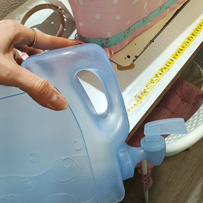 Contentor de água, despensador