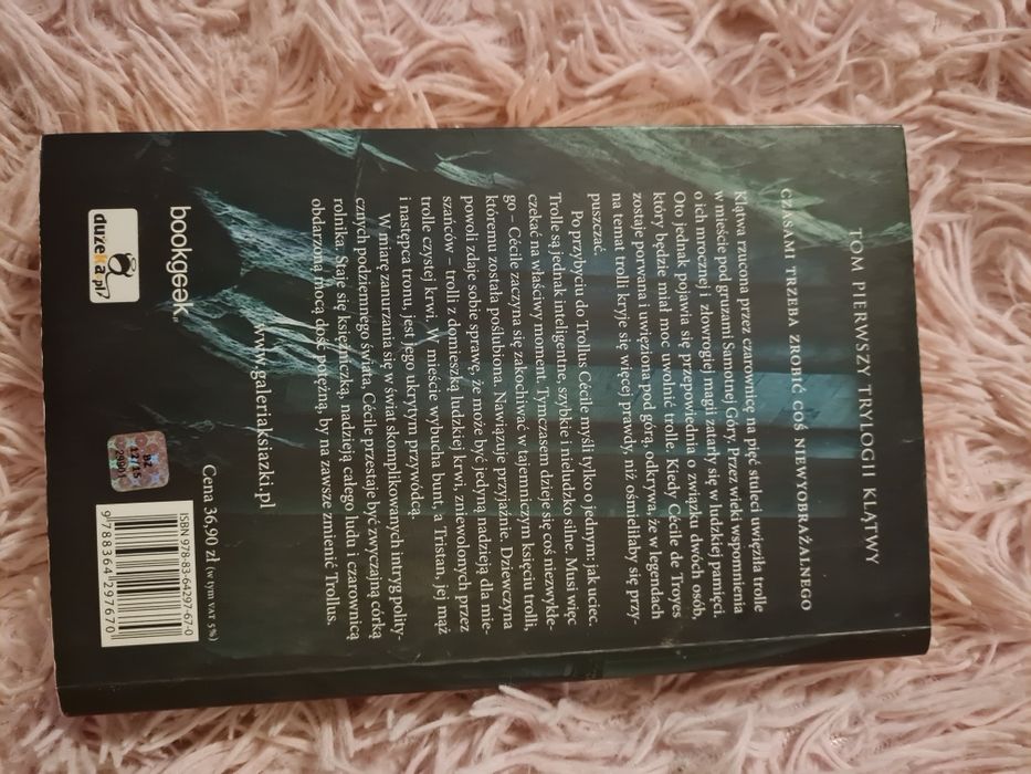 "Porwana pieśniarka" Danielle L. Jensen