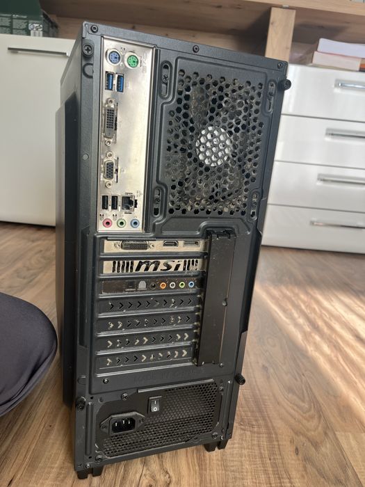 Komputer ASUS.