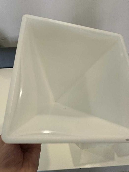 Molde de silicone 15 cm em piramide para artesanato em epoxy, velas...