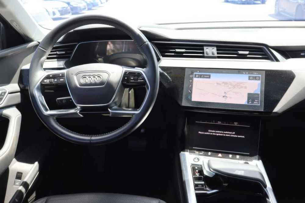 Audi E-Tron      2022