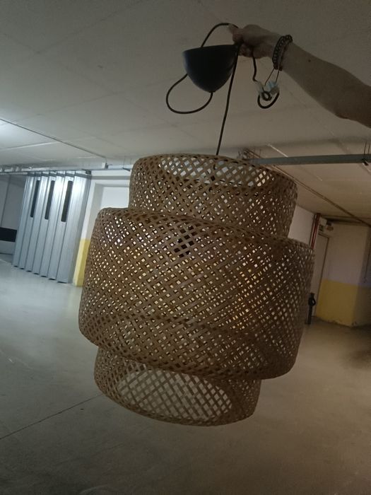 Candeeiro de teto em palhinha