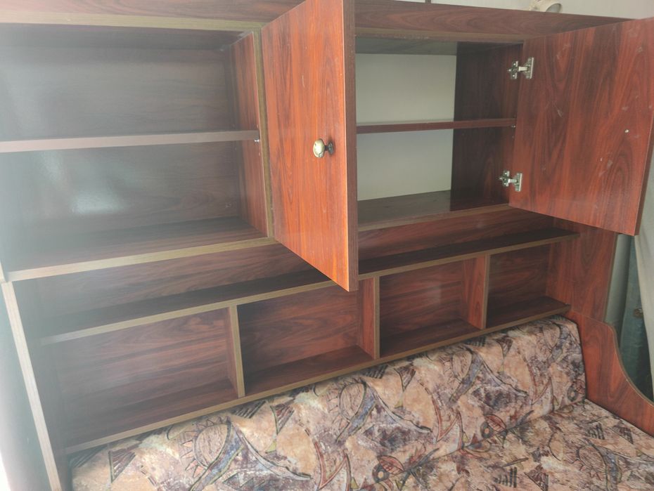 Estúdio com roupeiro