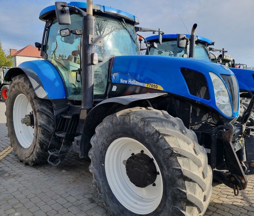 New Holland T7050